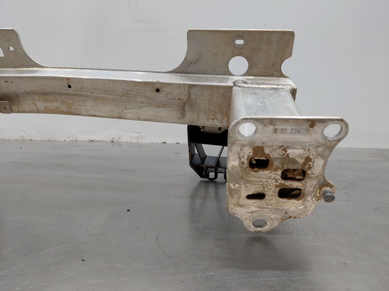 Recambio de refuerzo paragolpes delantero para peugeot 2008 (p2) bluehdi referencia OEM IAM 9826115680  