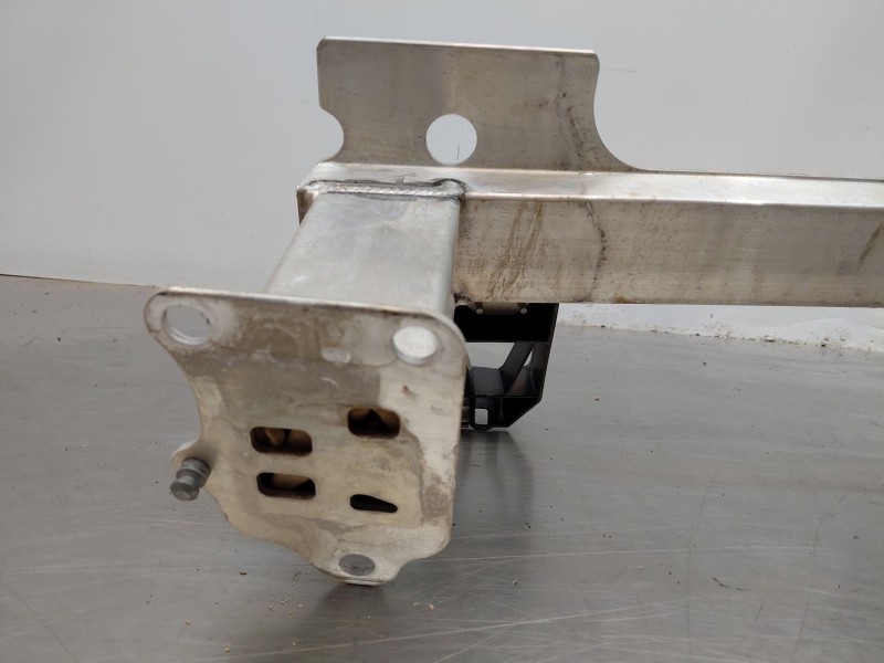 Recambio de refuerzo paragolpes delantero para peugeot 2008 (p2) bluehdi referencia OEM IAM 9826115680  