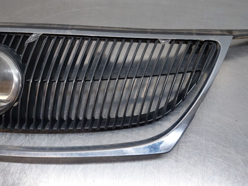 Recambio de rejilla delantera para lexus gs450h premium referencia OEM IAM 5311130A30  