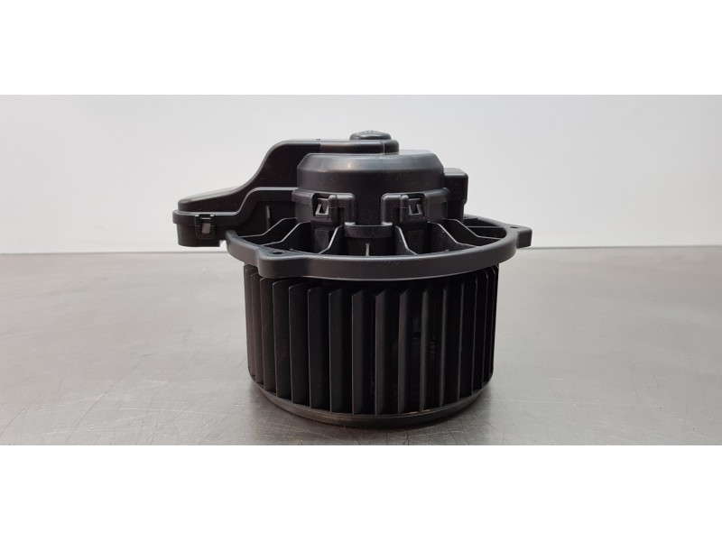 Recambio de motor calefaccion para hyundai kona klass 2wd referencia OEM IAM 97113H8000  