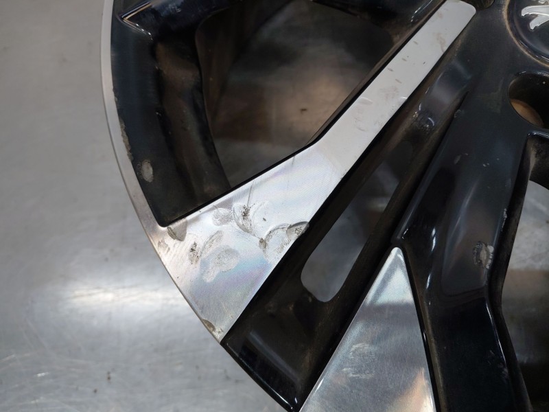 Recambio de llanta para peugeot 2008 (p2) bluehdi referencia OEM IAM   