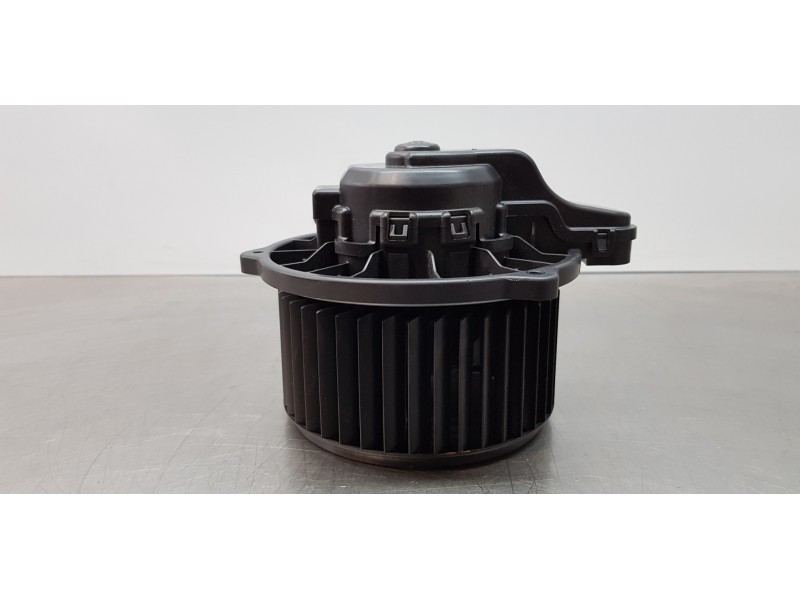 Recambio de motor calefaccion para hyundai kona klass 2wd referencia OEM IAM 97113H8000  