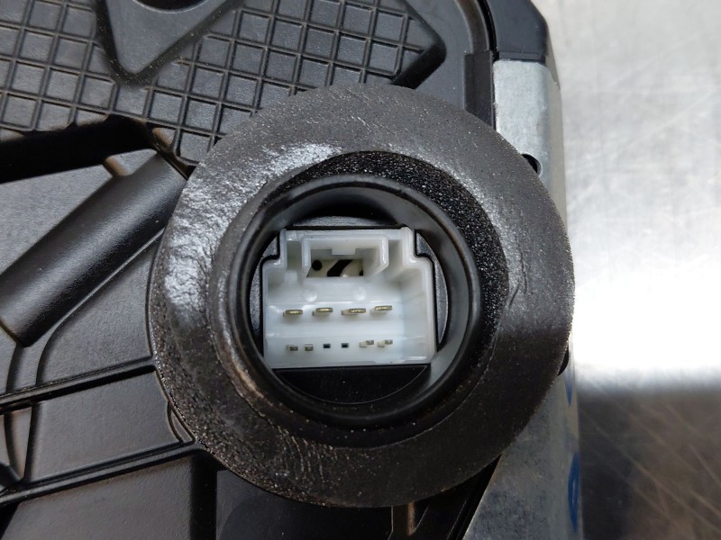 Recambio de cerradura puerta delantera derecha para lexus ux (za10) essence referencia OEM IAM 6903076041  