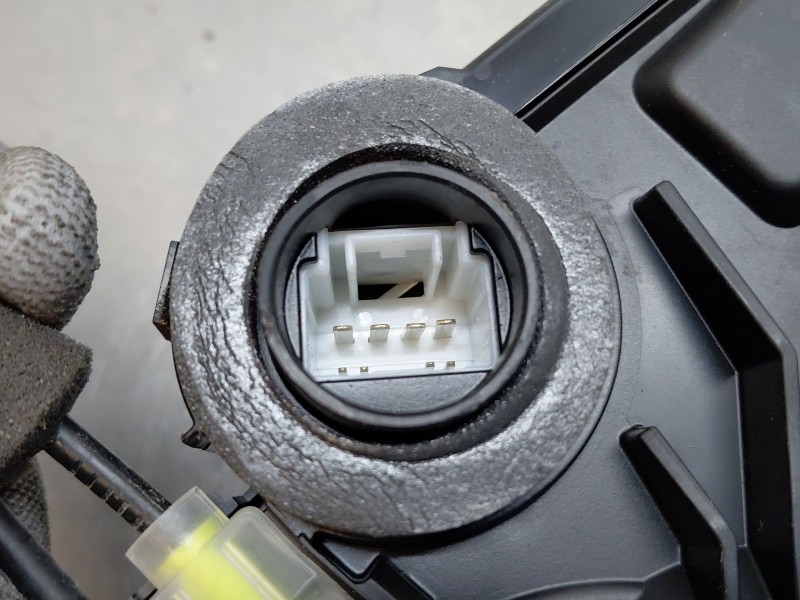 Recambio de cerradura puerta trasera derecha para lexus ux (za10) essence referencia OEM IAM 6905076021  