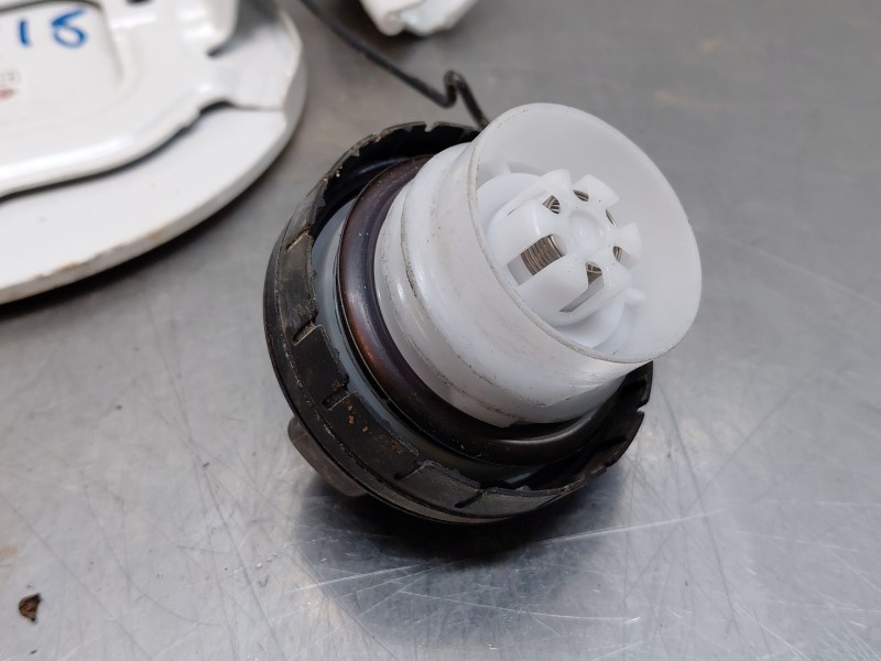 Recambio de tapa exterior combustible para lexus ux (za10) essence referencia OEM IAM 7735076020  