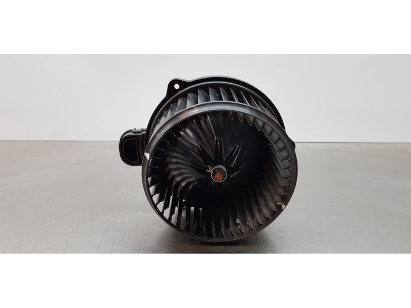 Recambio de motor calefaccion para hyundai kona klass 2wd referencia OEM IAM 97113H8000  