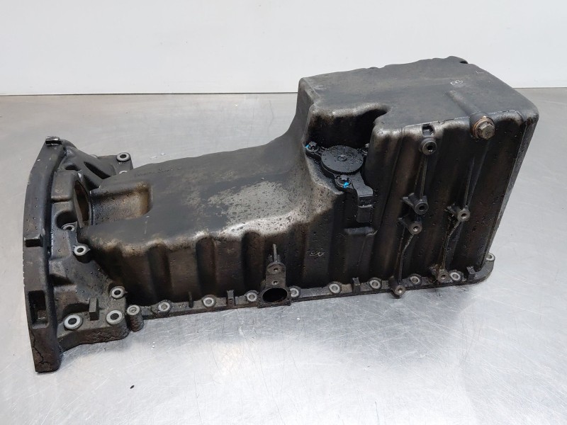 Recambio de carter para mercedes-benz vito caja cerrada 6.03  furgon referencia OEM IAM A6460100613  