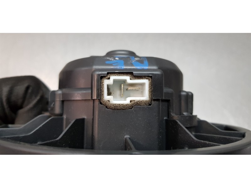 Recambio de motor calefaccion para hyundai kona klass 2wd referencia OEM IAM 97113H8000  