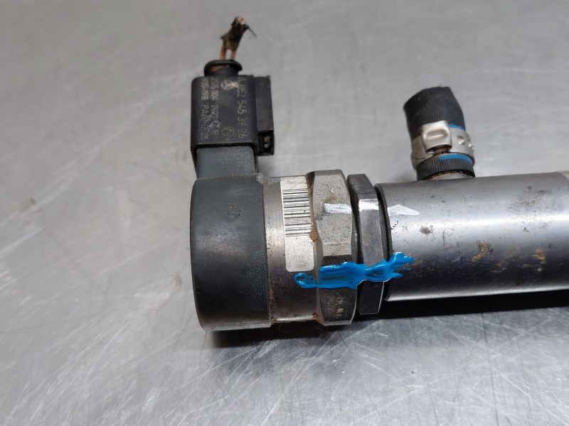 Recambio de rampa inyectora para mercedes-benz vito mixto (447) combi referencia OEM IAM A6540700095 A6540780049 