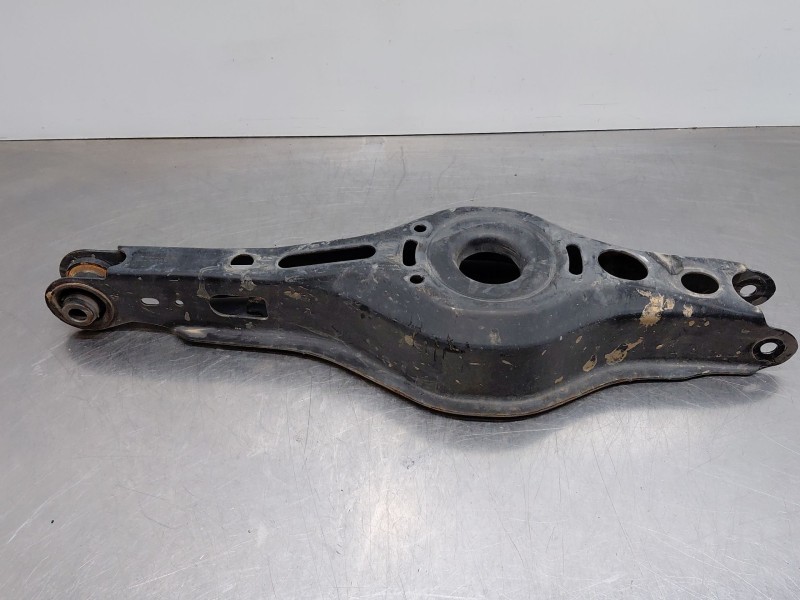 Recambio de brazo suspension inferior trasero derecho para lexus ux (za10) essence referencia OEM IAM 4873047010  