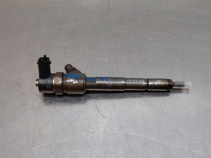 Recambio de inyector para jeep renegade suv (bu, b1, bv) 2.0 crd 4x4 referencia OEM IAM 0445110419  