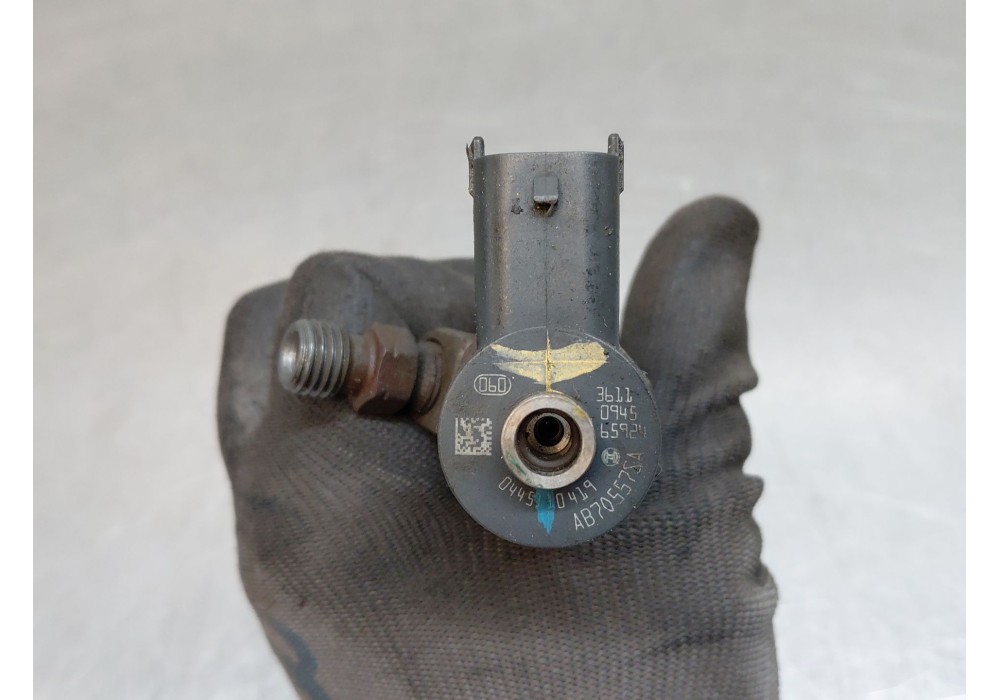 Recambio de inyector para jeep renegade suv (bu, b1, bv) 2.0 crd 4x4 referencia OEM IAM 0445110419  