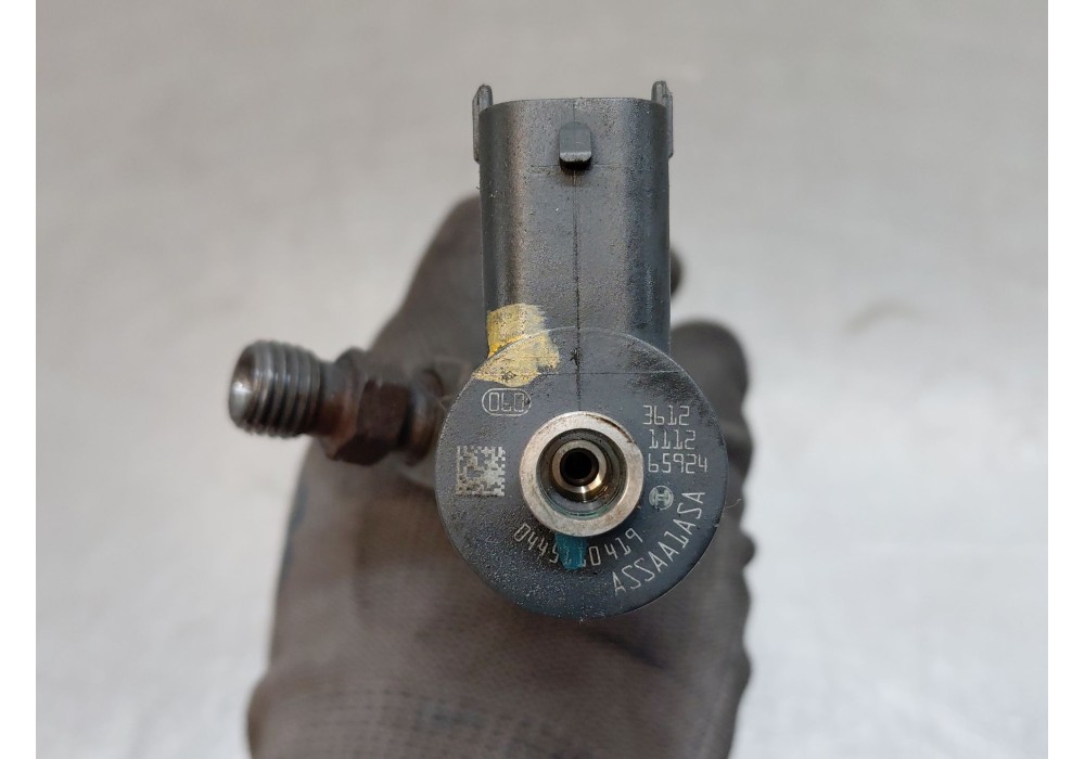 Recambio de inyector para jeep renegade suv (bu, b1, bv) 2.0 crd 4x4 referencia OEM IAM 0445110419  