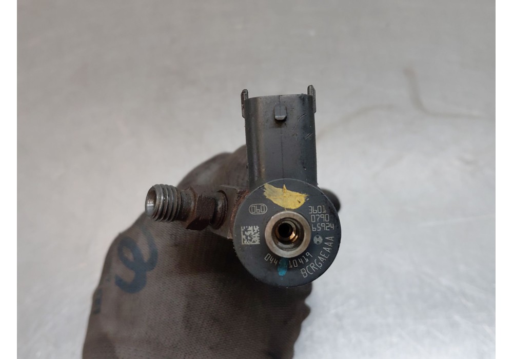 Recambio de inyector para jeep renegade suv (bu, b1, bv) 2.0 crd 4x4 referencia OEM IAM 0445110419  