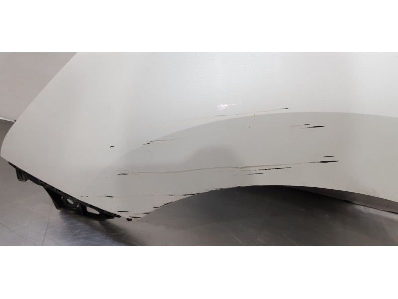 Recambio de aleta delantera izquierda para peugeot 5008 allure referencia OEM IAM 7119PN  