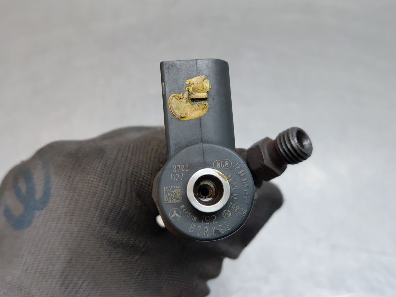Recambio de inyector para mercedes-benz vito caja cerrada 6.03  furgon referencia OEM IAM A6470700087  