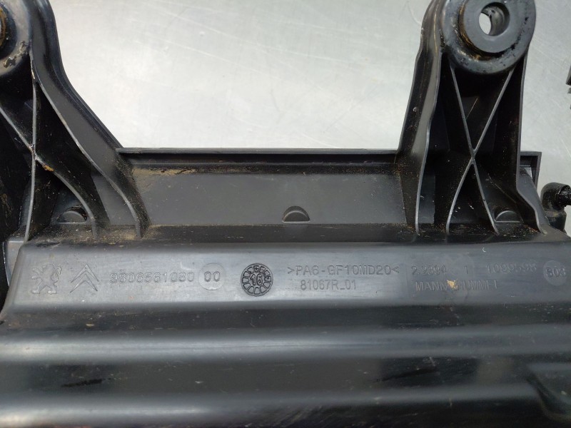 Recambio de filtro aire para peugeot 308 acces referencia OEM IAM 9806561080  