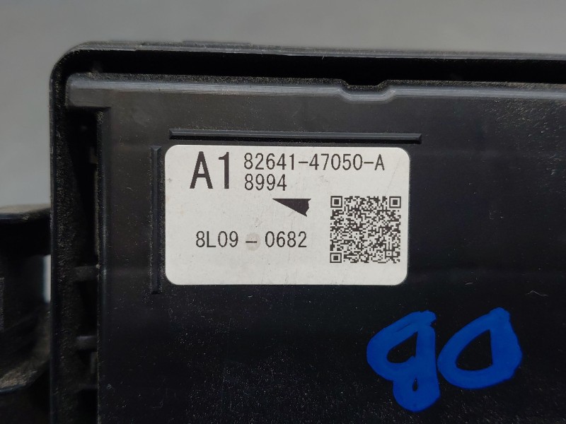 Recambio de caja reles / fusibles para lexus ux (_aa1_, _ah1_, _ma1_) 200 (mzaa10) referencia OEM IAM 8264147050  