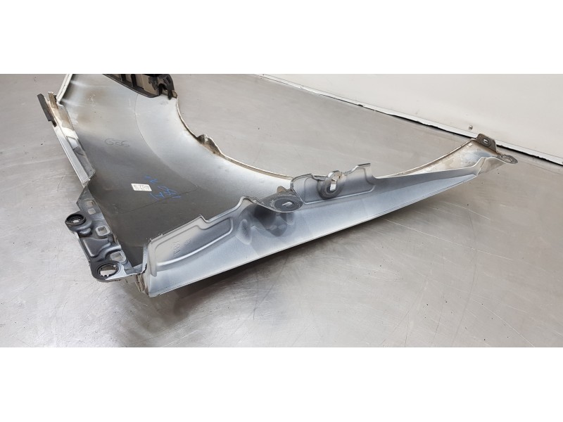 Recambio de aleta delantera izquierda para peugeot 5008 allure referencia OEM IAM 7119PN  