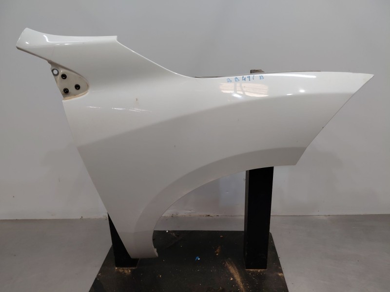 Recambio de aleta delantera derecha para renault megane iii coupe dynamique referencia OEM IAM 631005149R  