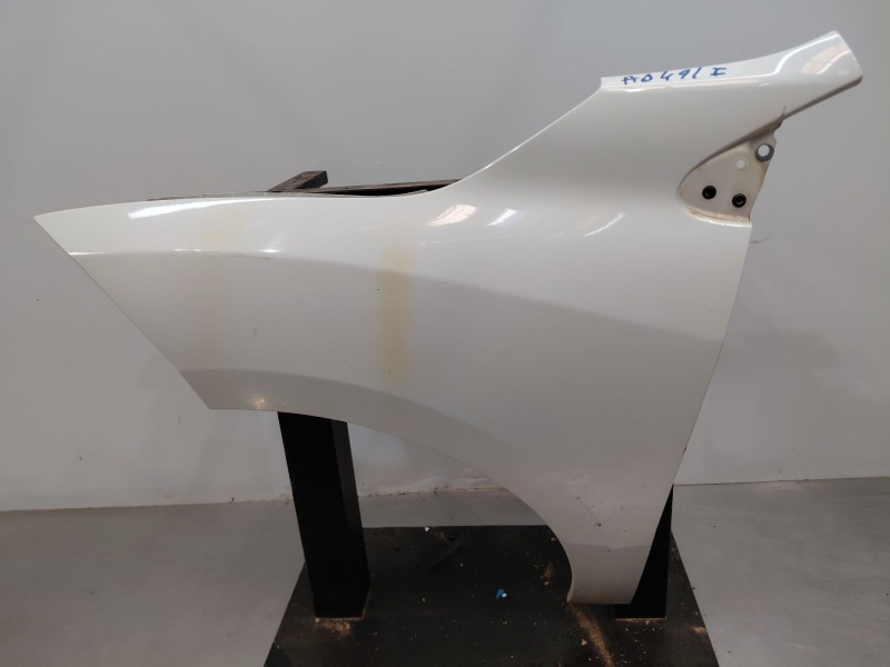 Recambio de aleta delantera izquierda para renault megane iii coupe dynamique referencia OEM IAM 631011470R  