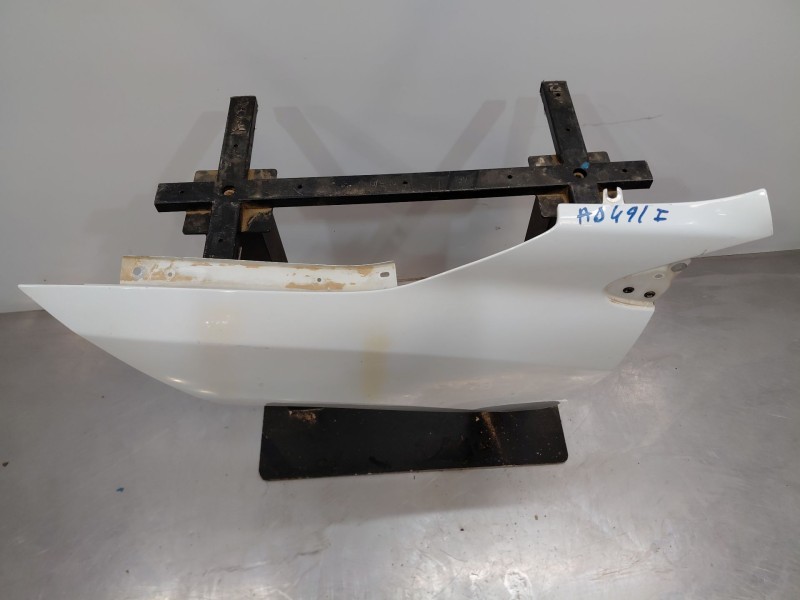 Recambio de aleta delantera izquierda para renault megane iii coupe dynamique referencia OEM IAM 631011470R  