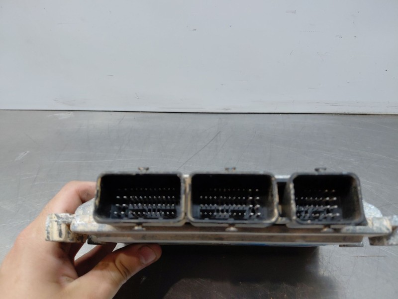 Recambio de centralita motor uce para renault megane iii coupe dynamique referencia OEM IAM 237100584R  