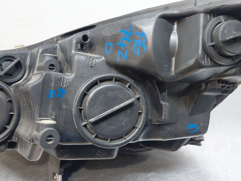 Recambio de faro derecho para opel insignia a (g09) 2.0 cdti (68) referencia OEM IAM 22831927  