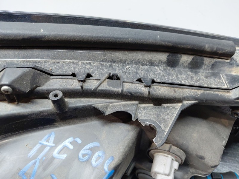 Recambio de faro izquierdo para lexus ux (_aa1_, _ah1_, _ma1_) 200 (mzaa10) referencia OEM IAM 8118576240  