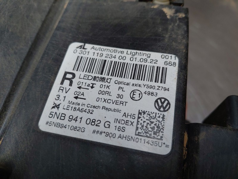 Recambio de faro derecho para volkswagen tiguan (ax1) comfortline referencia OEM IAM   