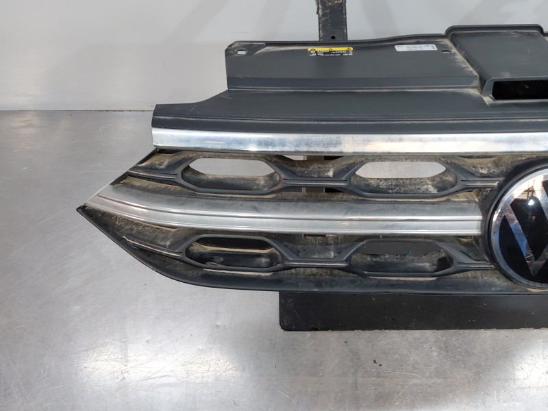 Recambio de rejilla delantera para volkswagen t-roc r-line referencia OEM IAM   