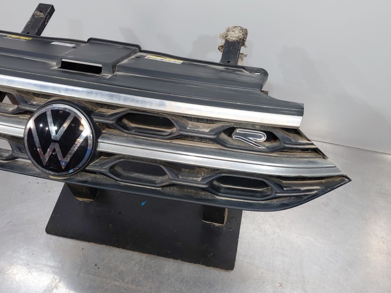 Recambio de rejilla delantera para volkswagen t-roc r-line referencia OEM IAM   