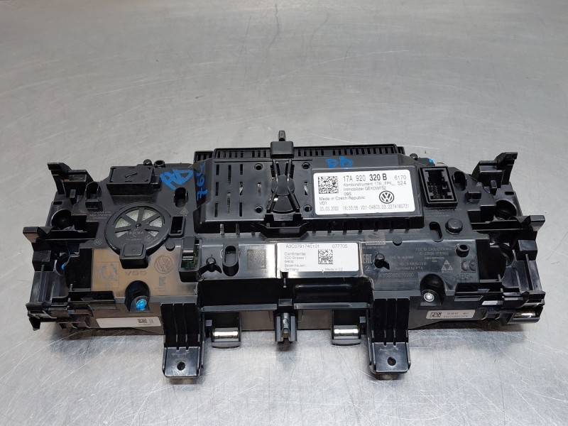 Recambio de cuadro instrumentos para volkswagen t-roc r-line referencia OEM IAM 17A920320B  