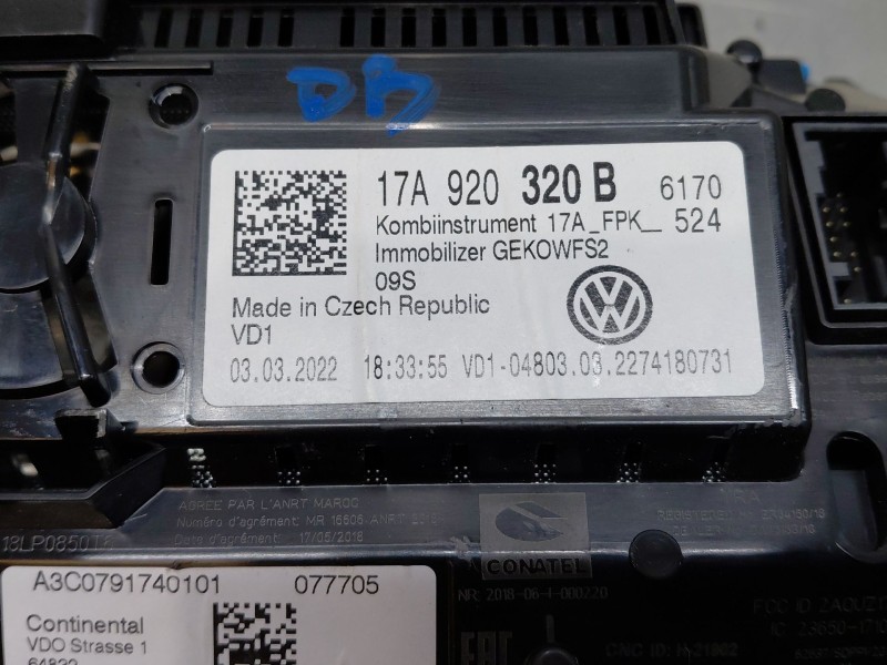 Recambio de cuadro instrumentos para volkswagen t-roc r-line referencia OEM IAM 17A920320B  