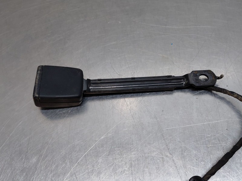 Recambio de enganche del cinturon delantero izq para volkswagen t-roc r-line referencia OEM IAM 5NA857755MNB 5NA857755 