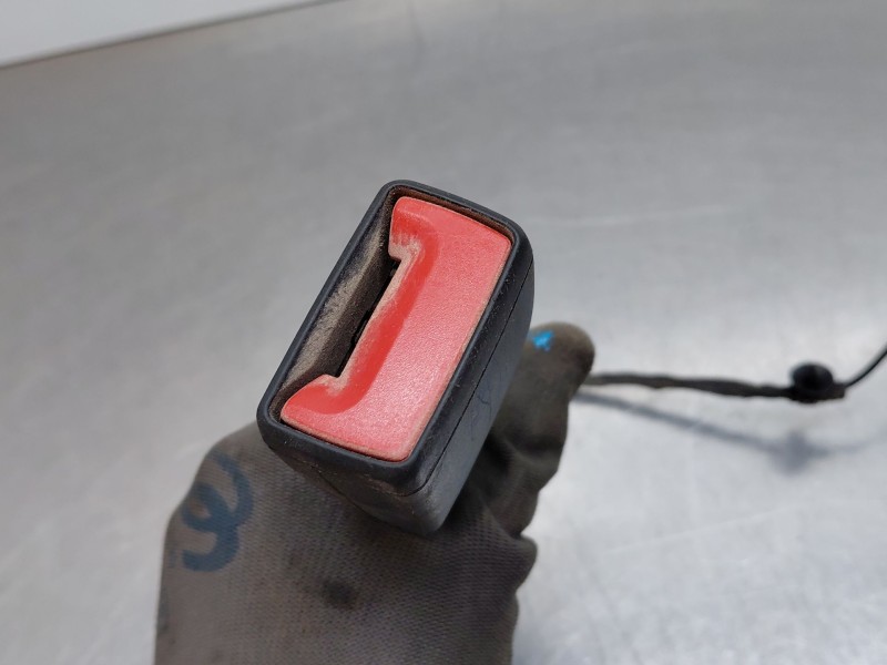 Recambio de enganche del cinturon delantero izq para volkswagen t-roc r-line referencia OEM IAM 5NA857755MNB 5NA857755 
