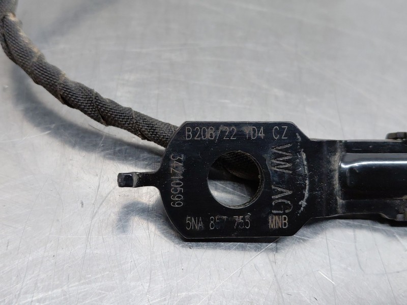 Recambio de enganche del cinturon delantero izq para volkswagen t-roc r-line referencia OEM IAM 5NA857755MNB 5NA857755 