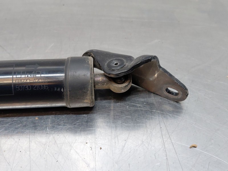 Recambio de amortiguador porton trasero izquierdo para toyota rav 4 advance referencia OEM IAM 6892049055  