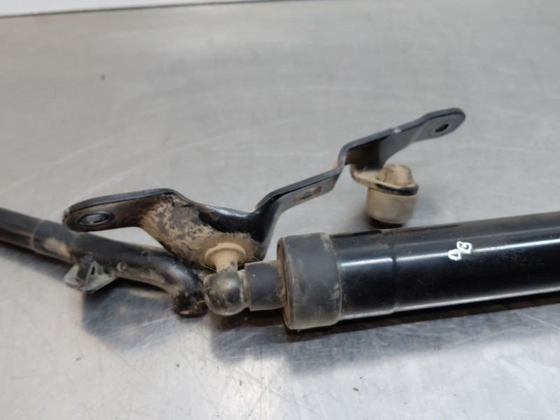 Recambio de amortiguador porton trasero izquierdo para toyota rav 4 advance referencia OEM IAM 6892049055  