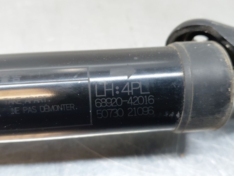 Recambio de amortiguador porton trasero izquierdo para toyota rav 4 advance referencia OEM IAM 6892049055  