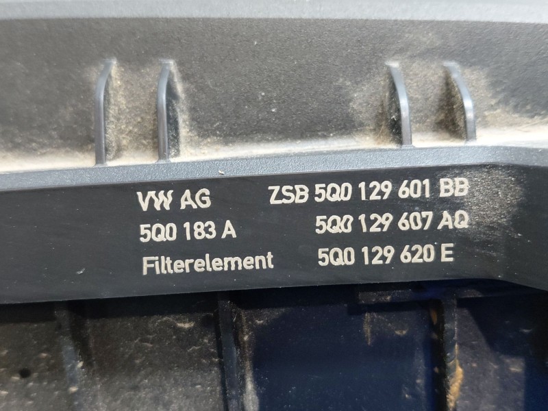 Recambio de filtro aire para volkswagen t-roc r-line referencia OEM IAM 5Q0129601BB  