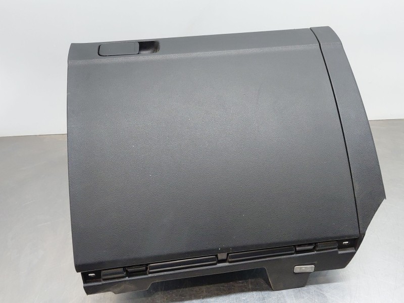 Recambio de guantera para volkswagen t-roc r-line referencia OEM IAM 2GA857097A82V 2GA857101 