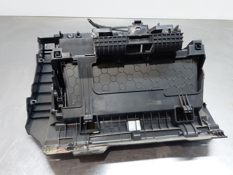 Recambio de guantera para volkswagen t-roc r-line referencia OEM IAM 2GA857097A82V 2GA857101 