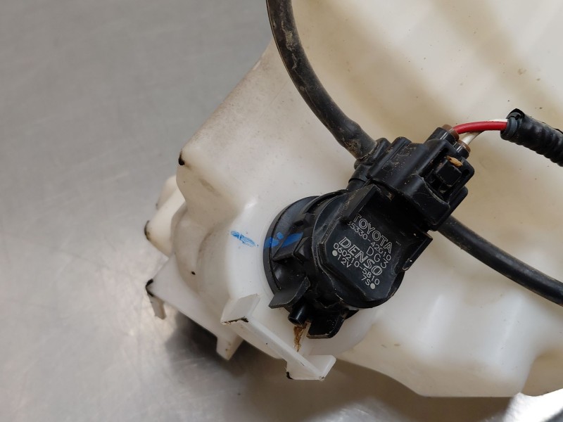Recambio de deposito limpia para toyota rav 4 advance referencia OEM IAM 8535542100  
