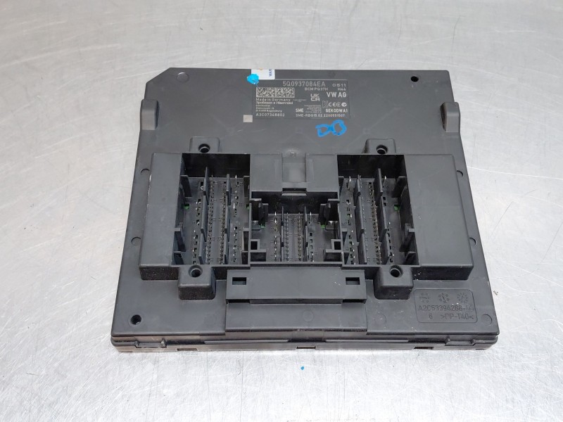 Recambio de modulo confort para volkswagen t-roc r-line referencia OEM IAM 5Q0937084EA  