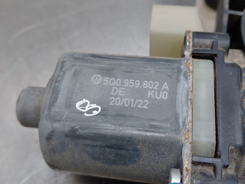 Recambio de elevalunas delantero izquierdo para volkswagen t-roc r-line referencia OEM IAM 2GA837461F  