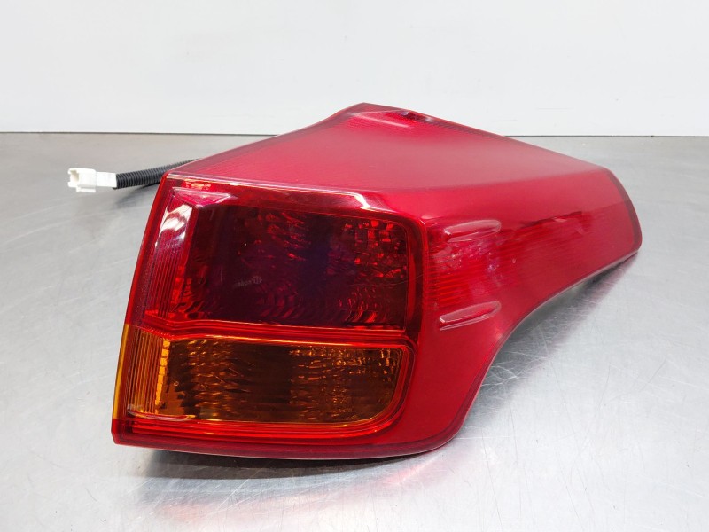 Recambio de piloto trasero derecho para toyota rav 4 advance referencia OEM IAM 8155142171  