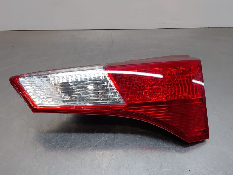 Recambio de piloto trasero derecho interior para toyota rav 4 advance referencia OEM IAM 8158142050  