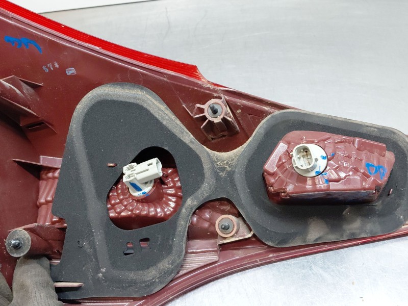 Recambio de piloto trasero derecho interior para toyota rav 4 advance referencia OEM IAM 8158142050  
