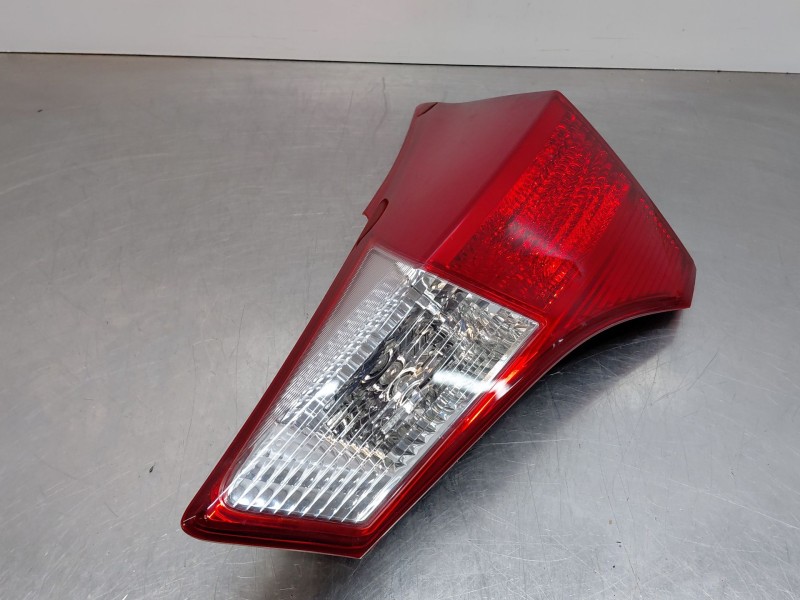 Recambio de piloto trasero derecho interior para toyota rav 4 advance referencia OEM IAM 8158142050  